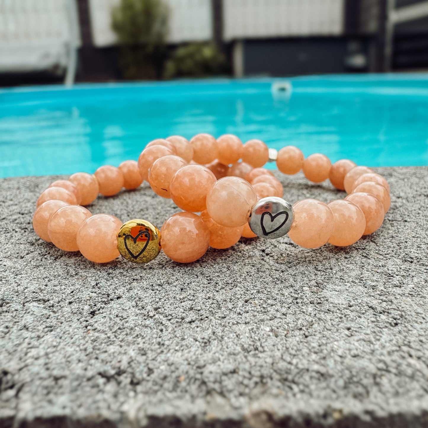 Farbenspiel fürs Herz – Edelstein-Armbänder mit Herzperle