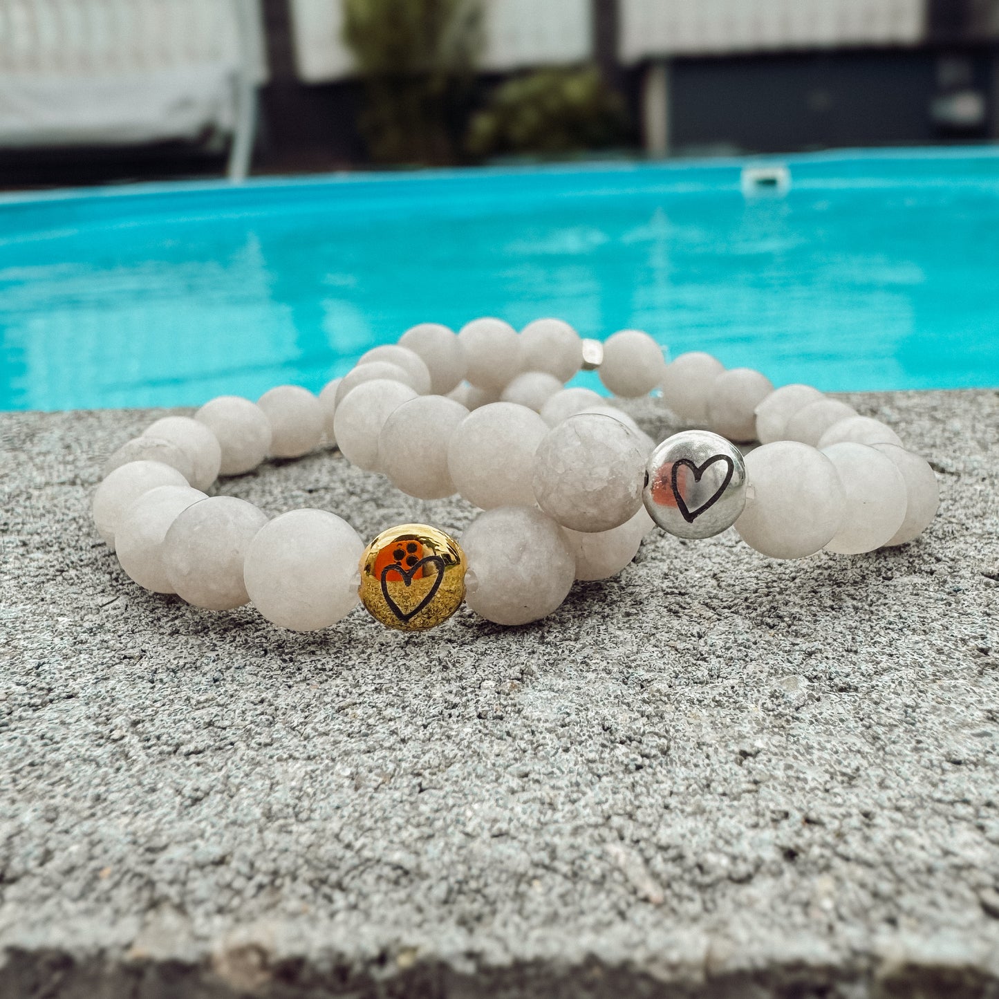 Farbenspiel fürs Herz – Edelstein-Armbänder mit Herzperle