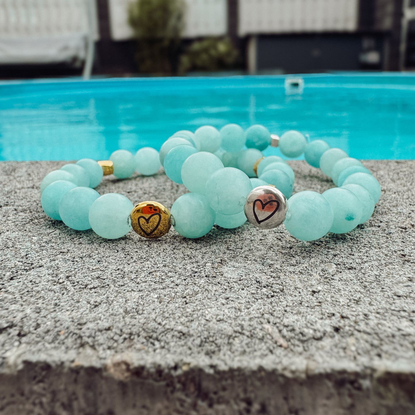Farbenspiel fürs Herz – Edelstein-Armbänder mit Herzperle