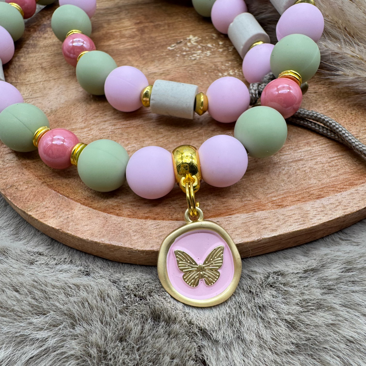 Hundekette „Butterfly Bloom“ – sanft, verspielt & liebevoll abgestimmt